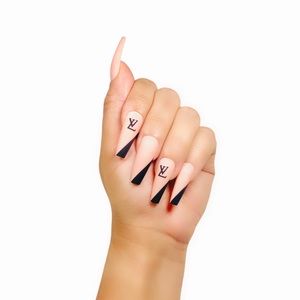 Long coffe louis vouton nails.